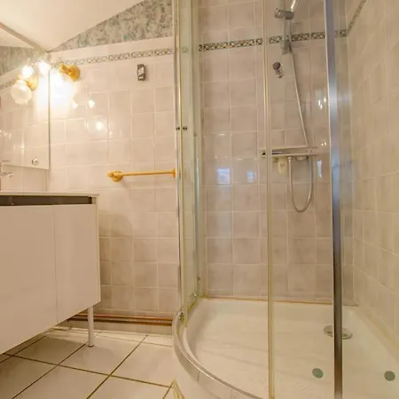 Le De La Faiencerie *